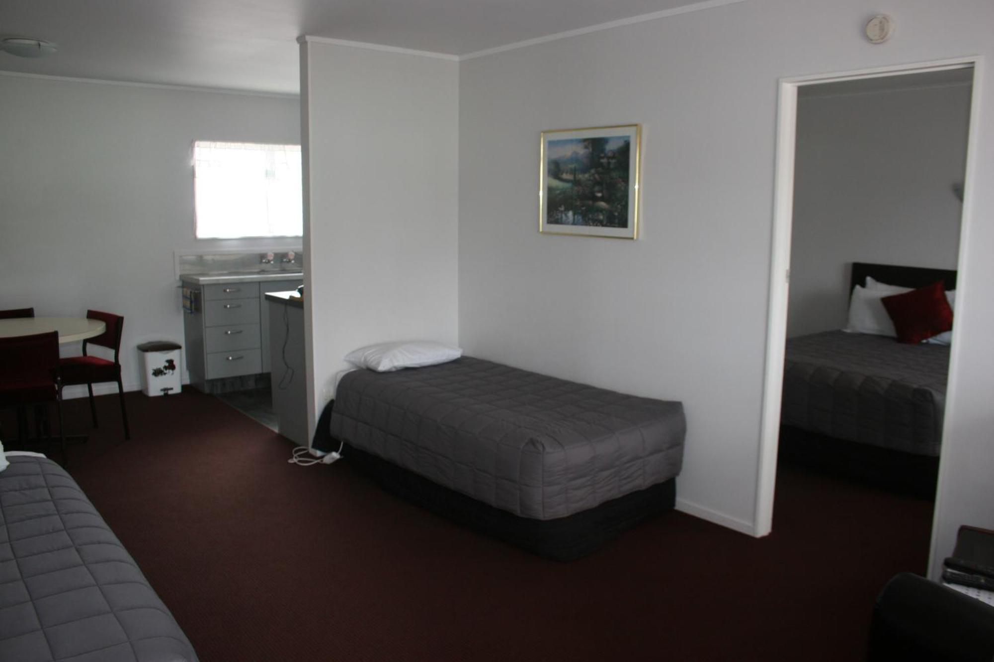 Burgundy Rose Motel Whangarei Exterior foto
