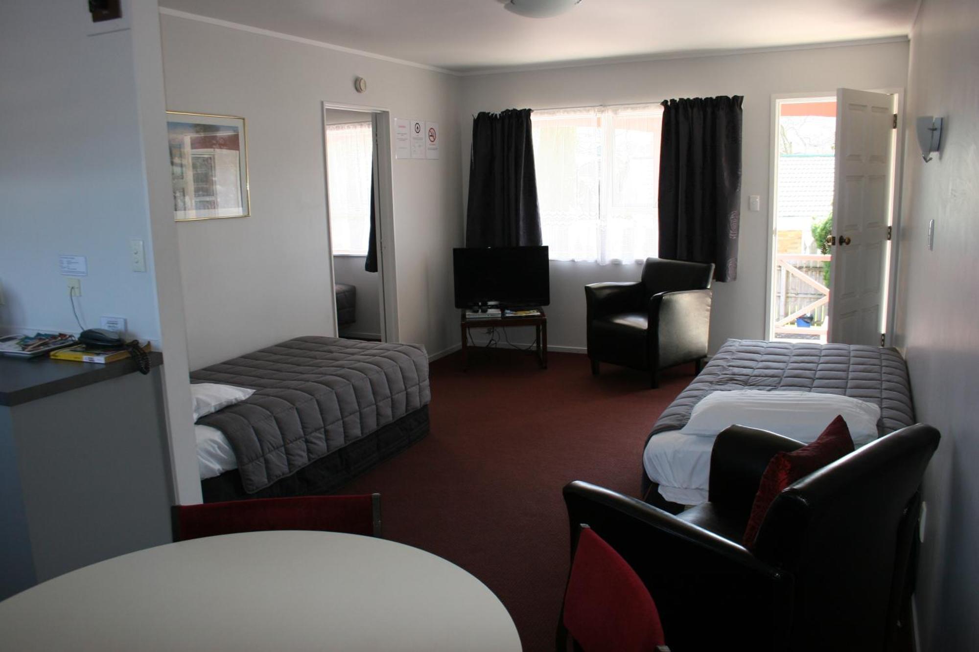 Burgundy Rose Motel Whangarei Exterior foto